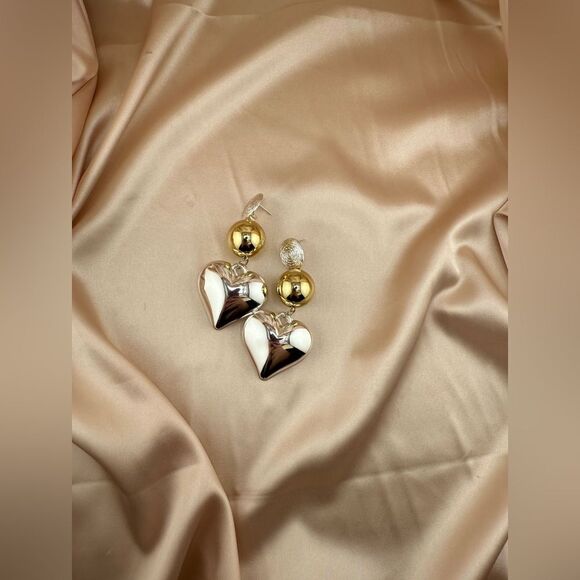 Lustrous Love: Sculptural Mixed-Metal Heart Statement Earrings Antropologie - Picture 9 of 10